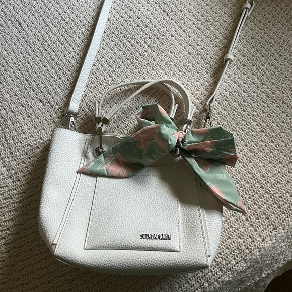 Steve Madden Handbags - Steve Madden crossbody purse